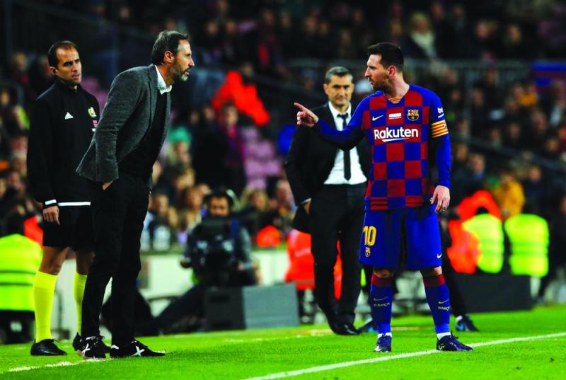 برشلونة يتطلع لتخطي أشبيلية للاقتراب من اللقب