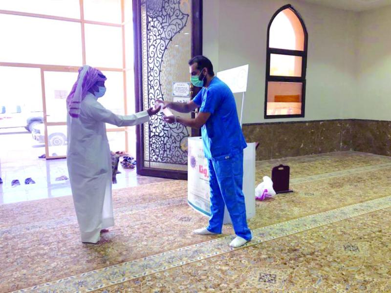 مسافات آمنة وكمامات طبية بجوامع النعيرية