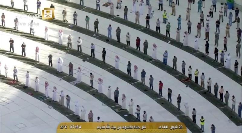 بالصور.. إقامة صلاة الكسوف في الحرم المكي