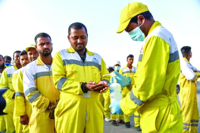 توعية العمالة بخطر «كورونا» مسؤولية مشتركة