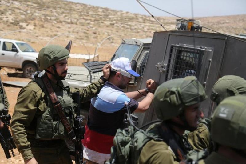 قوات الاحتلال تعتقل فلسطينيين من بيت لحم
