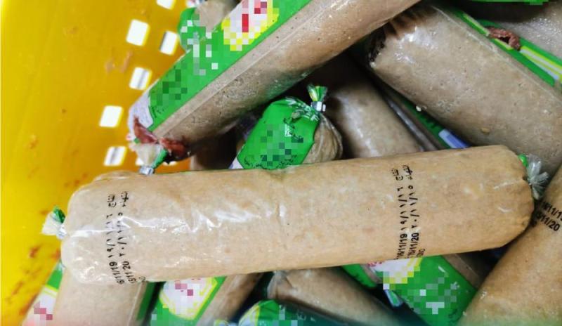 مصنع يُعيد تعبئة منتجات اللحوم منتهية الصلاحية بالجبيل
