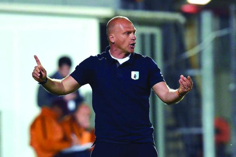 إدواردو هلاليا لثلاثة أشهر