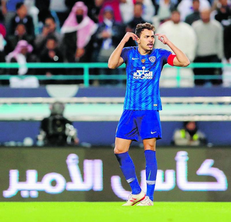 إدواردو هلاليا لثلاثة أشهر