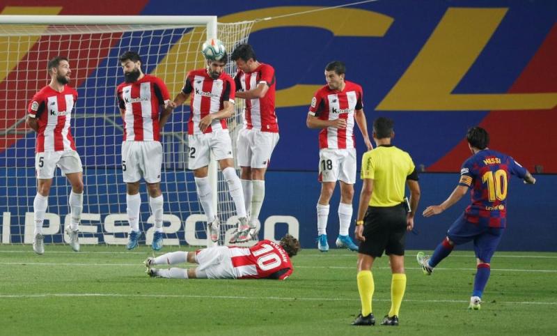 برشلونة يستعيد توازنه سريعًا ويتصدر مؤقتًا