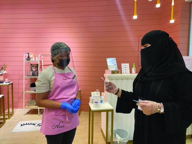 إغلاق 57 صالون حلاقة بالخبر والنعيرية