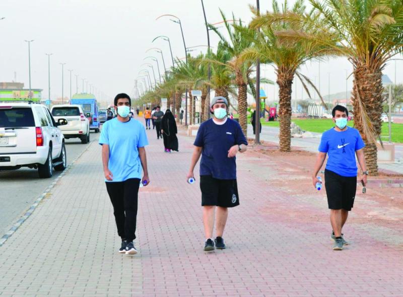 «عودة حذرة»..
مضامير المشاة تنبض بالحياة