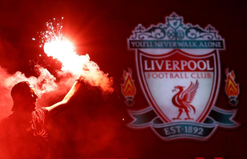 جماهير ليفربول تحول المدينة إلى اللون الأحمر