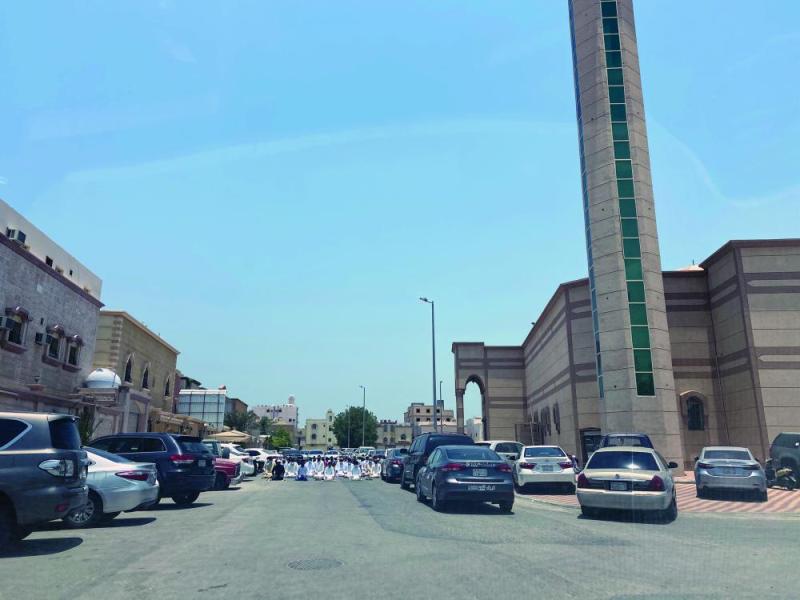الجمعة الرابعة.. صلاة خارج المساجد