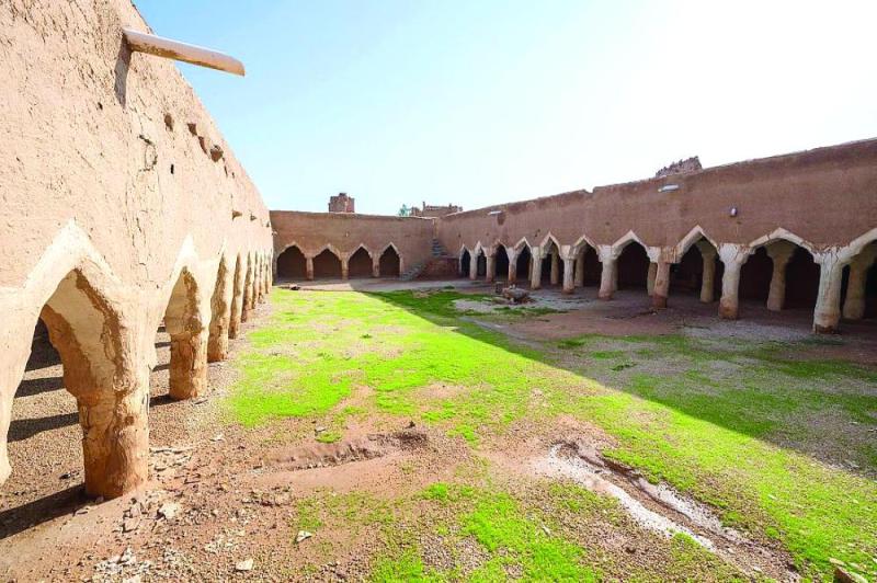 «الداخلة» درة المساجد التاريخية بالمجمعة