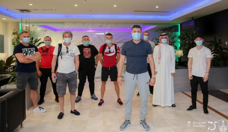 فلادان يصل للأهلي وكورونا تبعد سوزا
