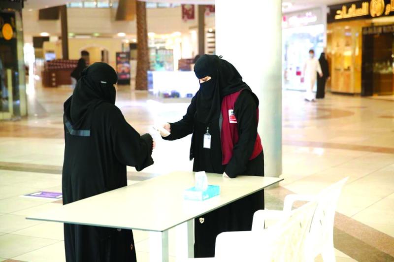 المرأة السعودية.. تضحيات ضخمة وعطاء لا محدود