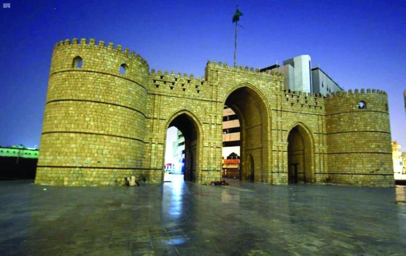 «العروس».. تفتح ذراعيها للزائرين