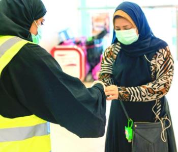 المرأة السعودية.. تضحيات ضخمة وعطاء لا محدود