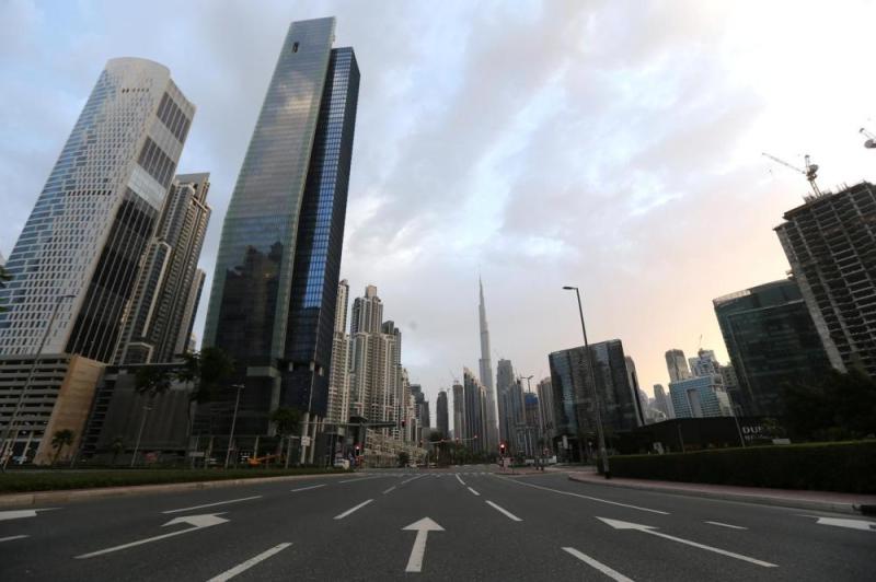 الإمارات تسجل 402 إصابة جديدة بكورونا