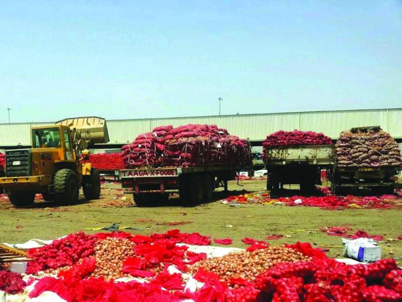 إحباط بيع 200 طن بصل فاسد بجدة