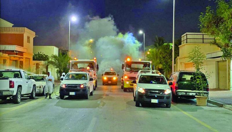 تعقيم وتطهير شوارع رأس تنورة