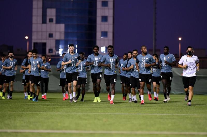 الشباب يؤدي تدريبات اليوم المتكامل