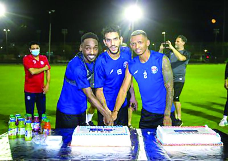 العدالة يحتفل بمدربيه ولاعبيه