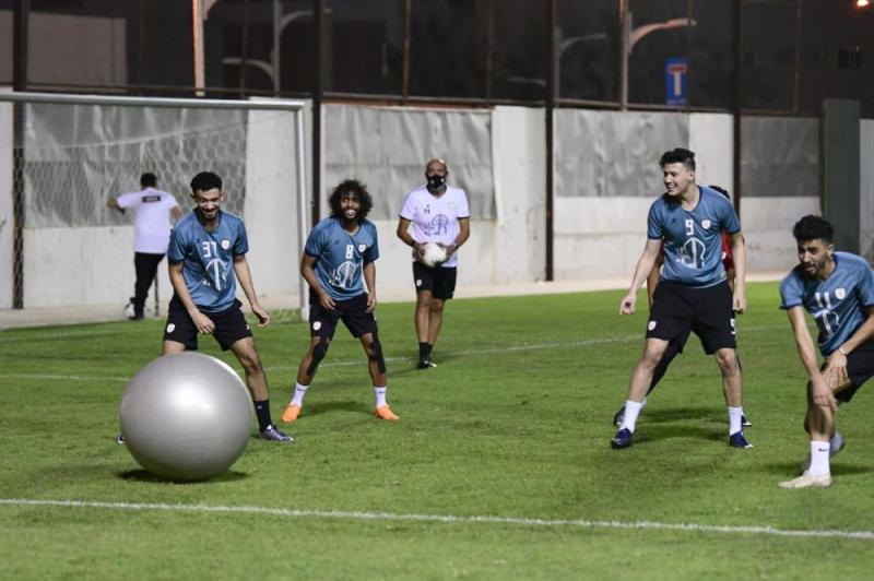 الشباب يستعد بالترفيه ويركز على اللياقة