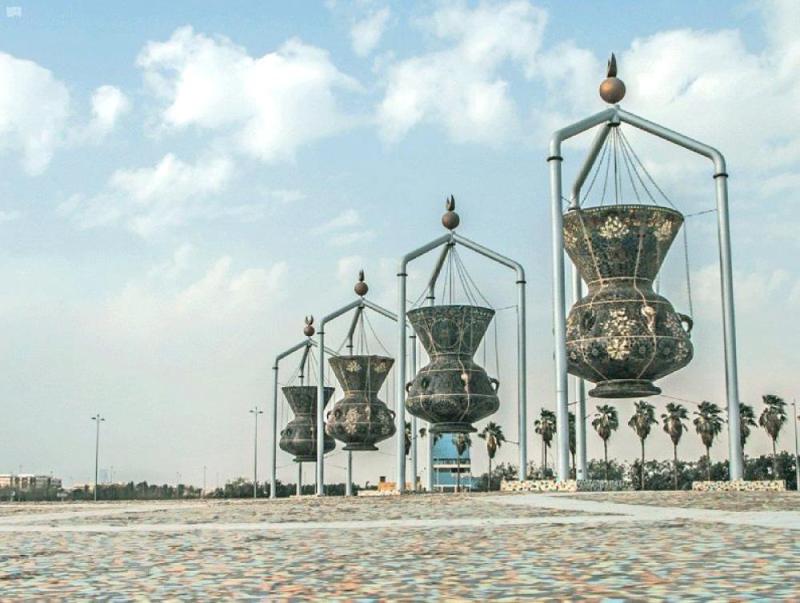 «العروس» تتزين بـ 600 مجسم جمالي
