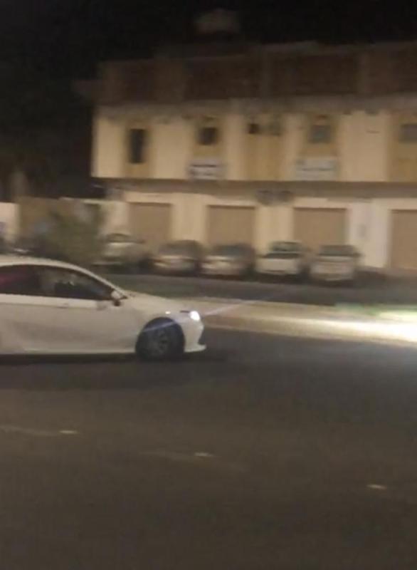 الإطاحة بمفحط عرض حياة الآخرين للخطر بالمدينة المنورة
