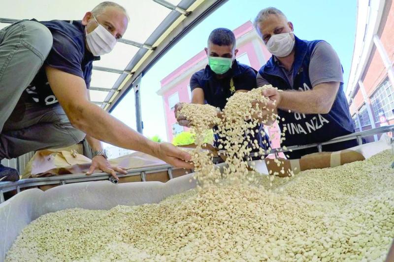 شحنات المخدرات إلى أوروبا.. «داعش» أم نظام الأسد؟