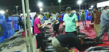 بلدية القطيف: التكدس وراء إلغاء «حراج» سوق الأسماك المسائي