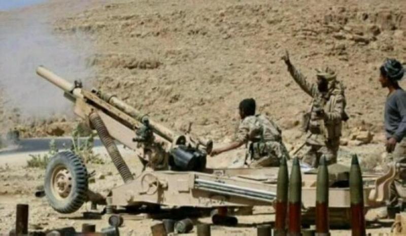 مدفعية الجيش اليمني تدك مخازن أسلحة للميليشيا في باقم