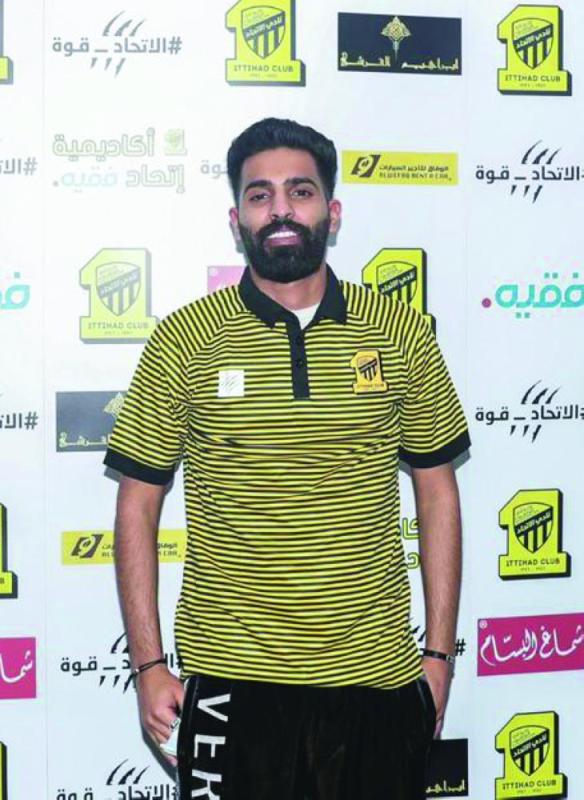 السواط يشعل الـ «سوشيال ميديا»