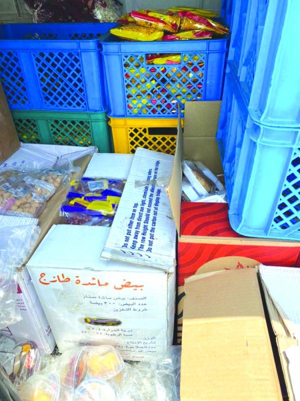 ضبط سيارة تنقل مواد غذائية بطريقة غير صحية