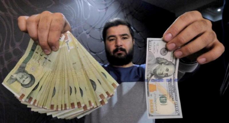 انهيار تاريخي للريال الإيراني أمام الدولار