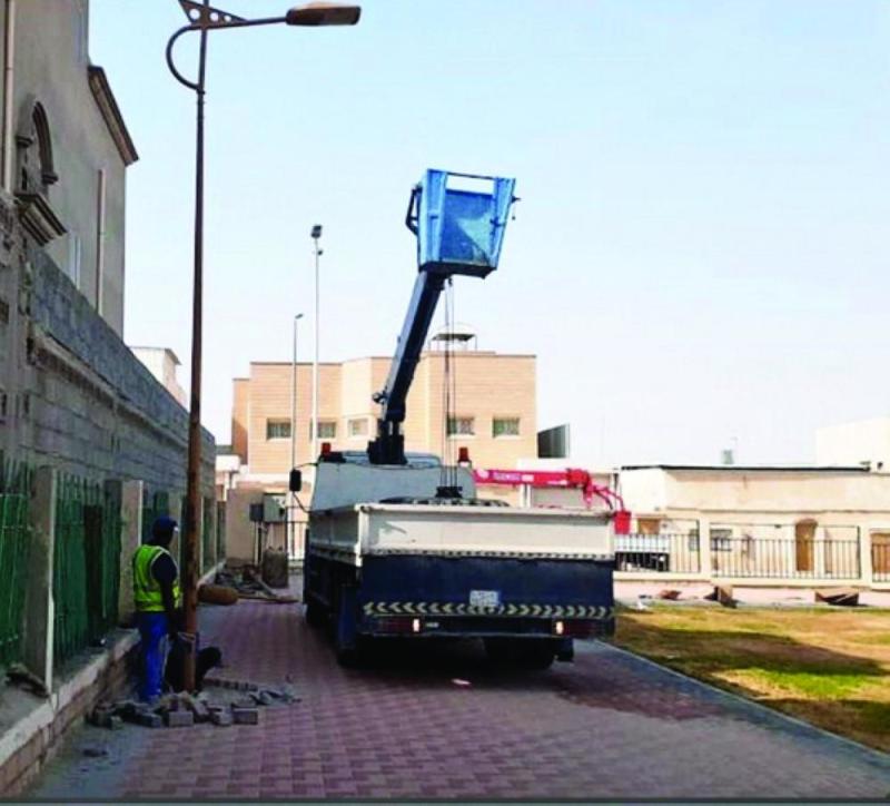 استبدال الأعمدة القديمة المتهالكة بالنعيرية