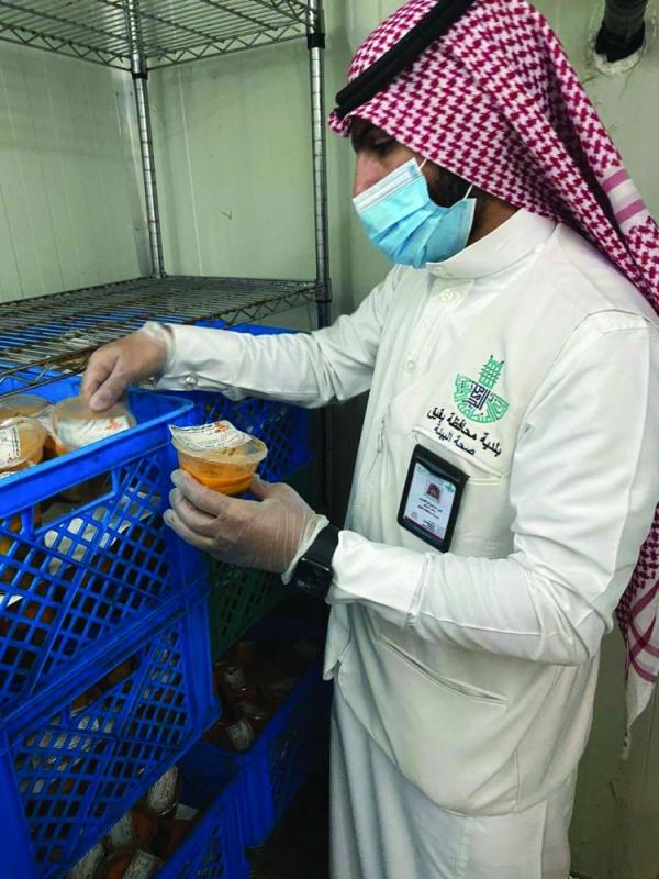 جولات رقابية على تموينات ومطاعم بقيق