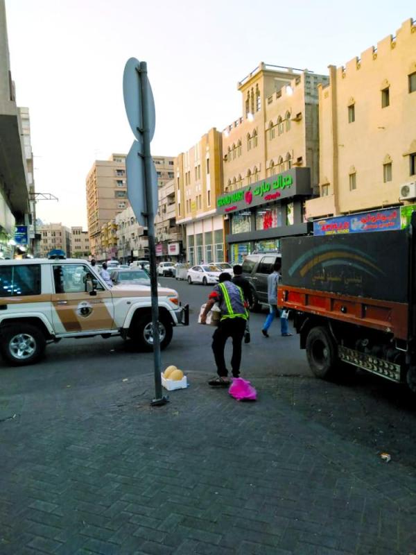 حملات للحد من البيع الجائل وسط الدمام