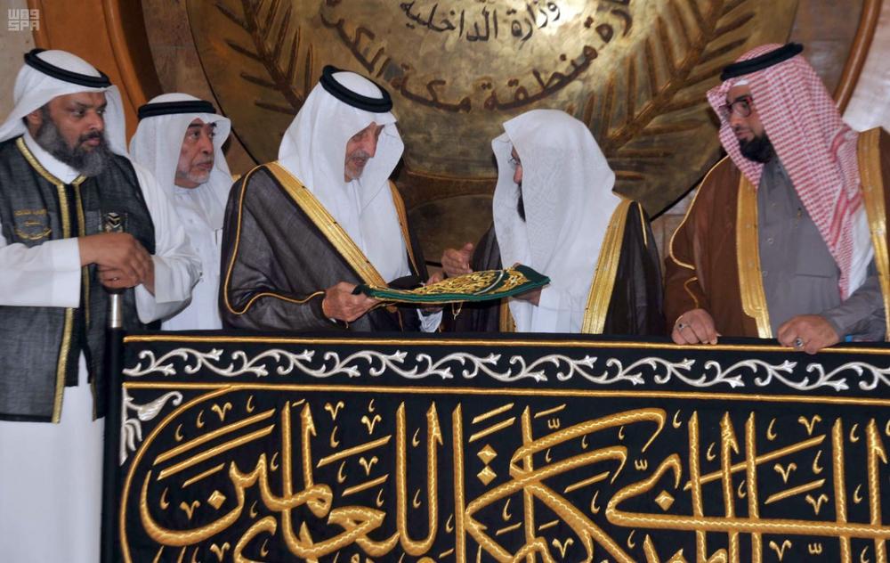 تسليم «كسوة الكعبة» لكبير سدنة البيت الحرام غداً