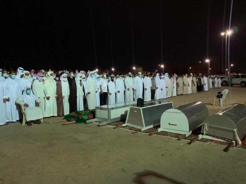 شاهد.. الأحساء تودع ضحايا جريمة «القتل الجماعي»