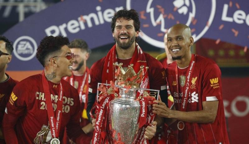 ليفربول يكتسح تشيلسي بخماسية في ليلة تتويجه بالكأس