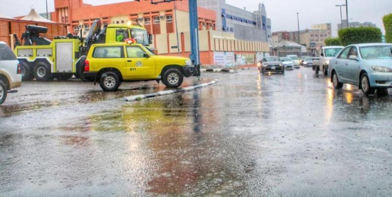 صور.. أمطار مكة تحتجز 30 مركبة