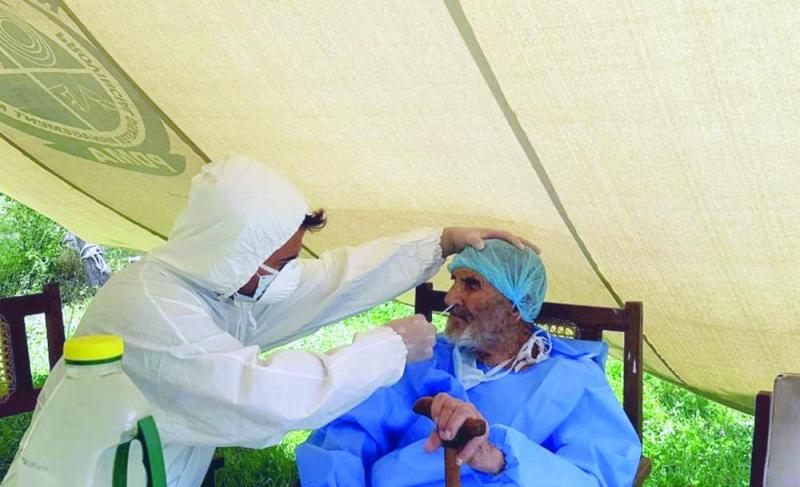 «عزيز» ينضم لقائمة أكبر الناجين من كورونا