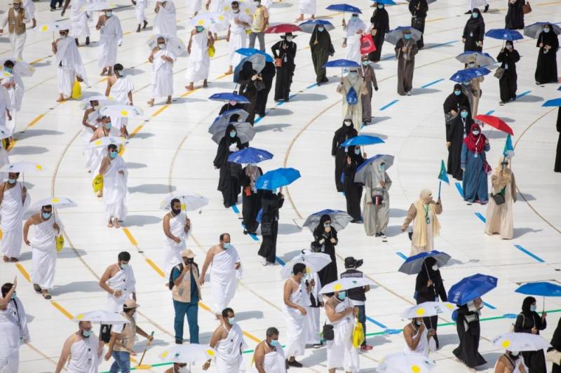 شاهد بالصور كيف قضى الحجاج يوم الترويه