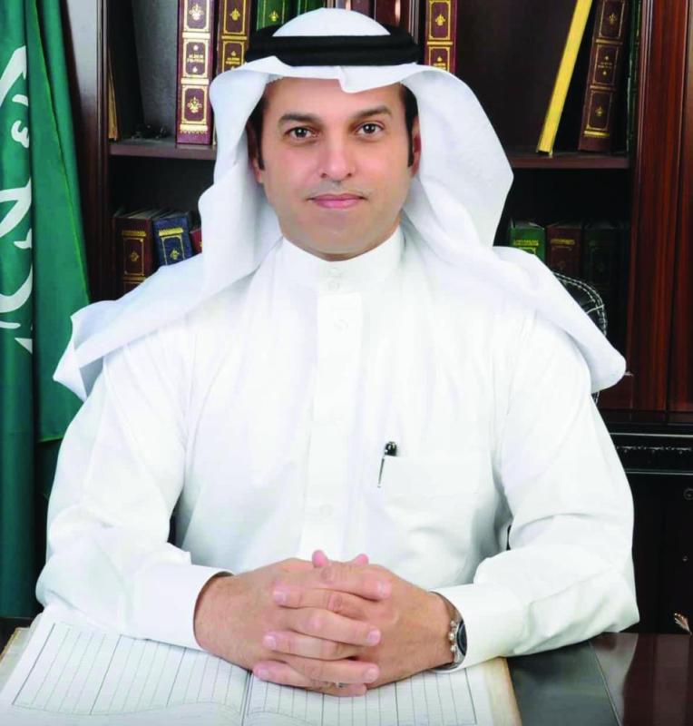 القحطاني يتلقى التعازي في وفاة والده