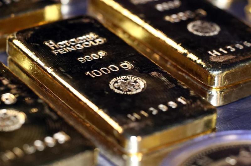 الذهب يقترب من ذروته القياسية
