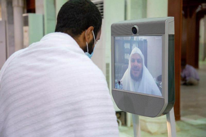 'روبوت الفتوى الإلكتروني'يجيب عن أسئلة الحجاج