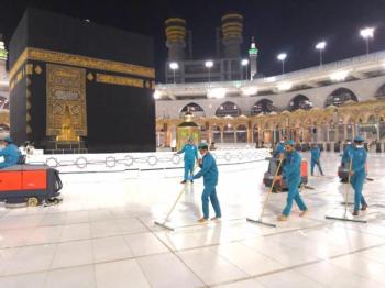 تعقيم المسجد الحرام بعد أداء الحجاج طواف الإفاضة