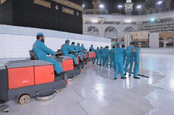 تعقيم المسجد الحرام بعد أداء الحجاج طواف الإفاضة