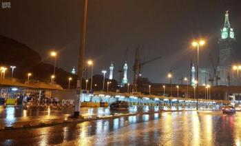 طقس المشاعر.. توقعات بهطول أمطار والحرارة عند 38 