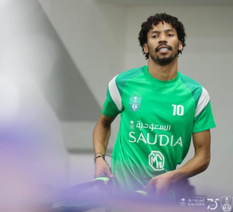 الأهلي يجدد للمؤشر .. وبلايلي يصل الاثنين المق