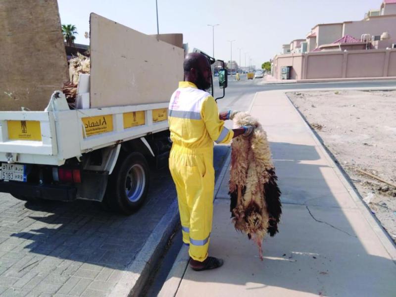 رفع 3500 طن نفايات بأحياء الأحساء