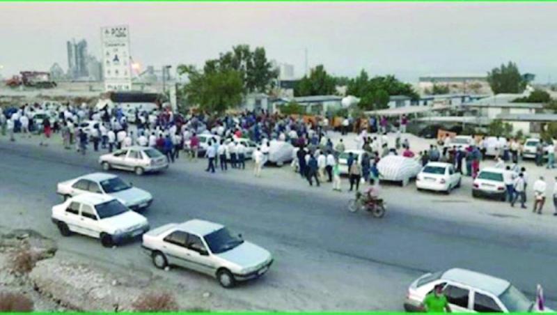 إضرابات عمال المنشآت النفطية تتواصل في إيران